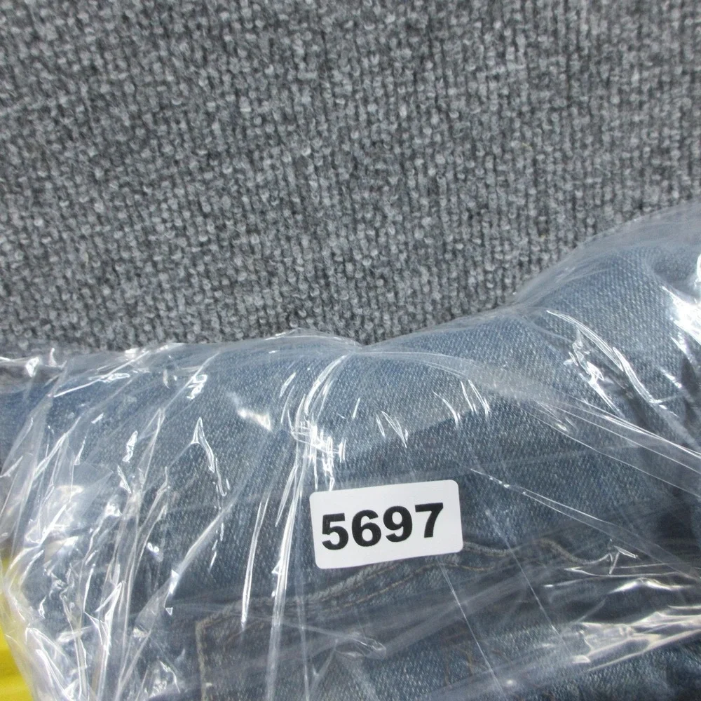 Levis levis 527